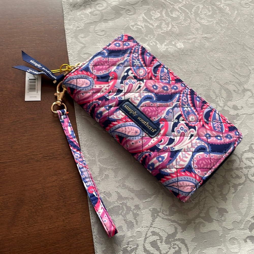 ❌SOLD❌ Simply Southern Women’s Quilted Wallet With Wristlet Strap - Picture 4 of 16